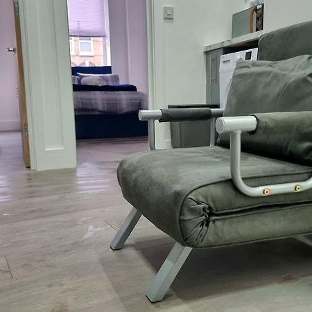 2 Bed Cosy Flat Close To Bus & Tube Station Londra Dış mekan fotoğraf