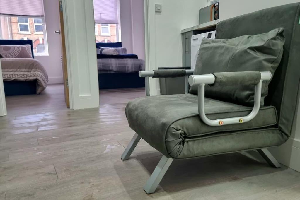 2 Bed Cosy Flat Close To Bus & Tube Station Londra Dış mekan fotoğraf