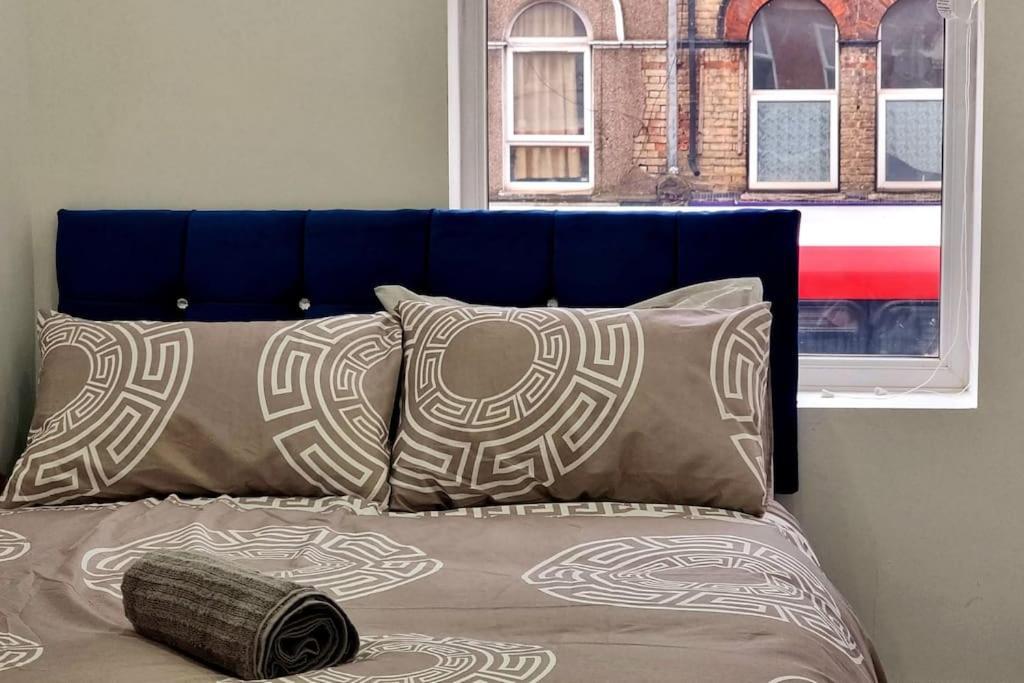 2 Bed Cosy Flat Close To Bus & Tube Station Londra Dış mekan fotoğraf